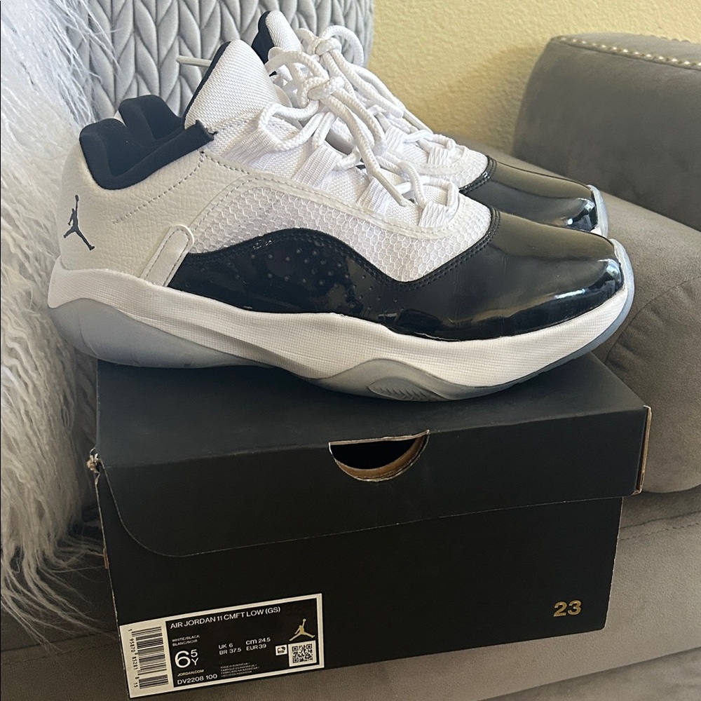 Jordans 11 Comfort Low Big Kids Size 6.5Y (women’s size 8)